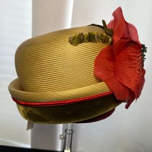VINTAGE w/ Tags Leslie James Straw & Green Velvet Modified Cloche Hat w/ Poppy
